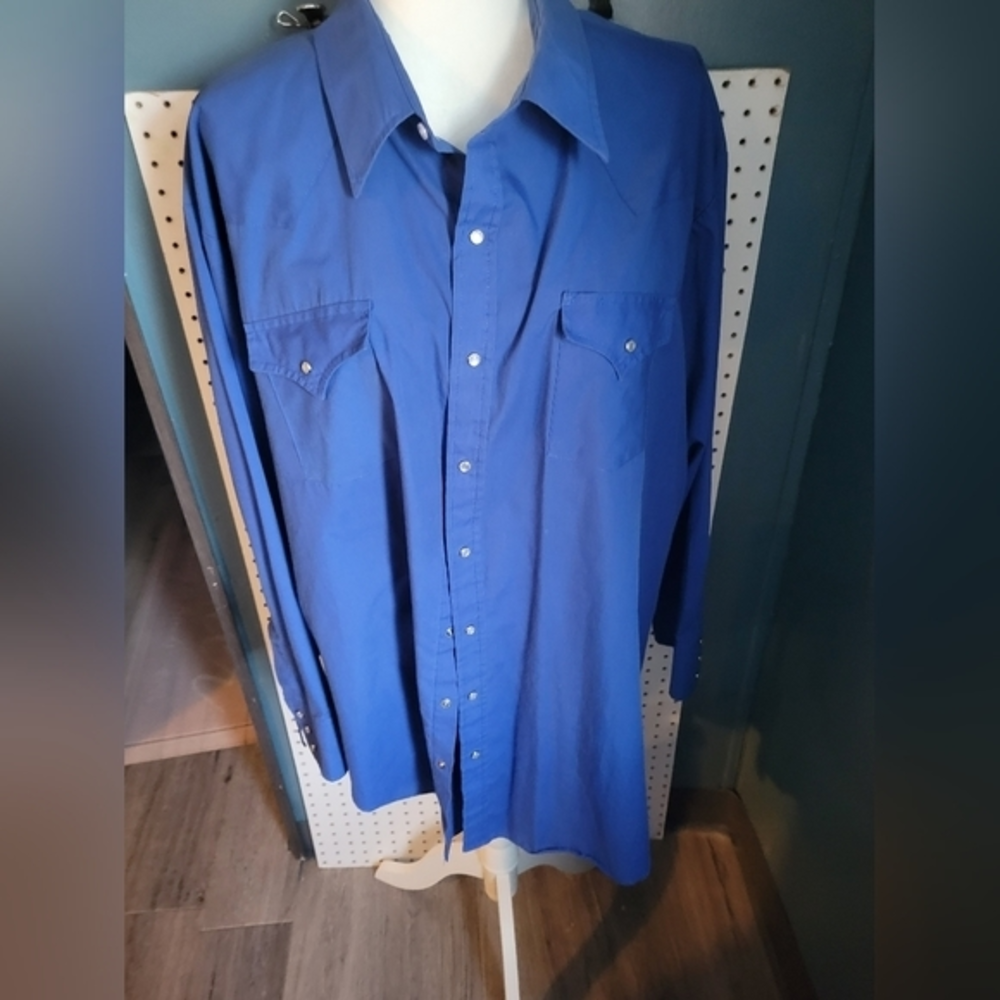 Ely Cattleman Tall man 20 x 35 blue pearl snap button down shirt